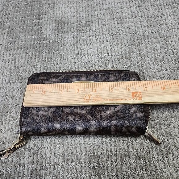 Michael Kors Wristlet Wallet Brown Zip Around Size Small - Picture 2 of 9